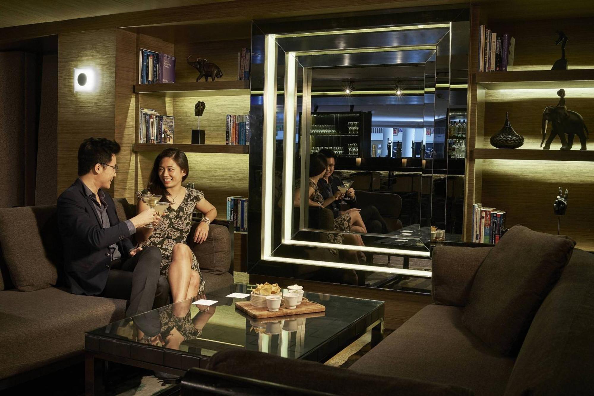 Renaissance Johor Bahru Hotel Exterior photo The Library